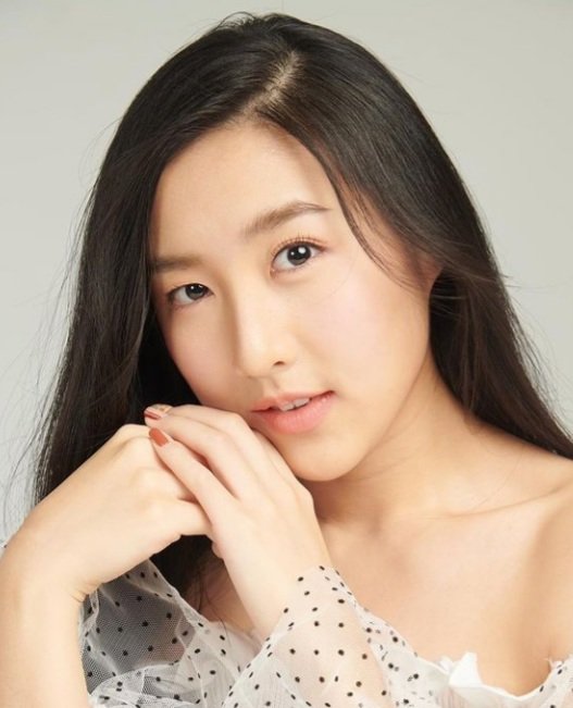 Memie Nutcha Laohalertchai photo