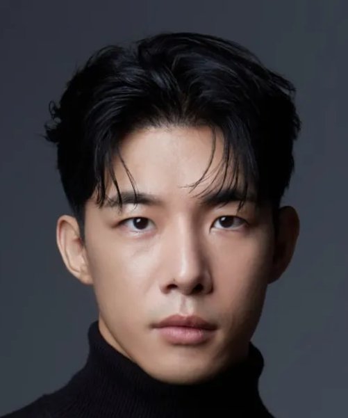 Jeong Ri U photo