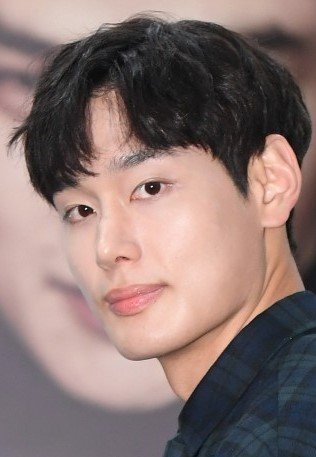 Hwang Dong Hee photo