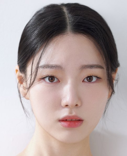 Hyeon Seo Ri photo