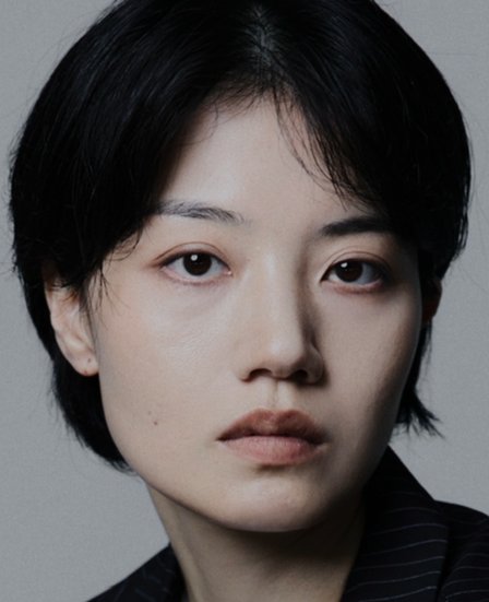 Shin Si Hyun photo