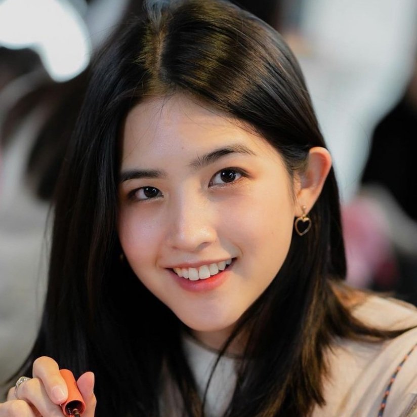 Mean Wichayaporn Jiravechsoontornkul photo