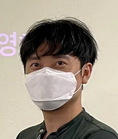 Shin Dong Hyuk photo