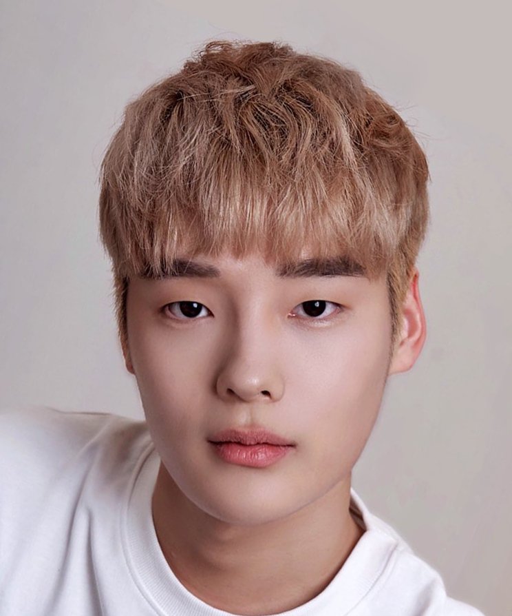 Son Byeong Hoon photo