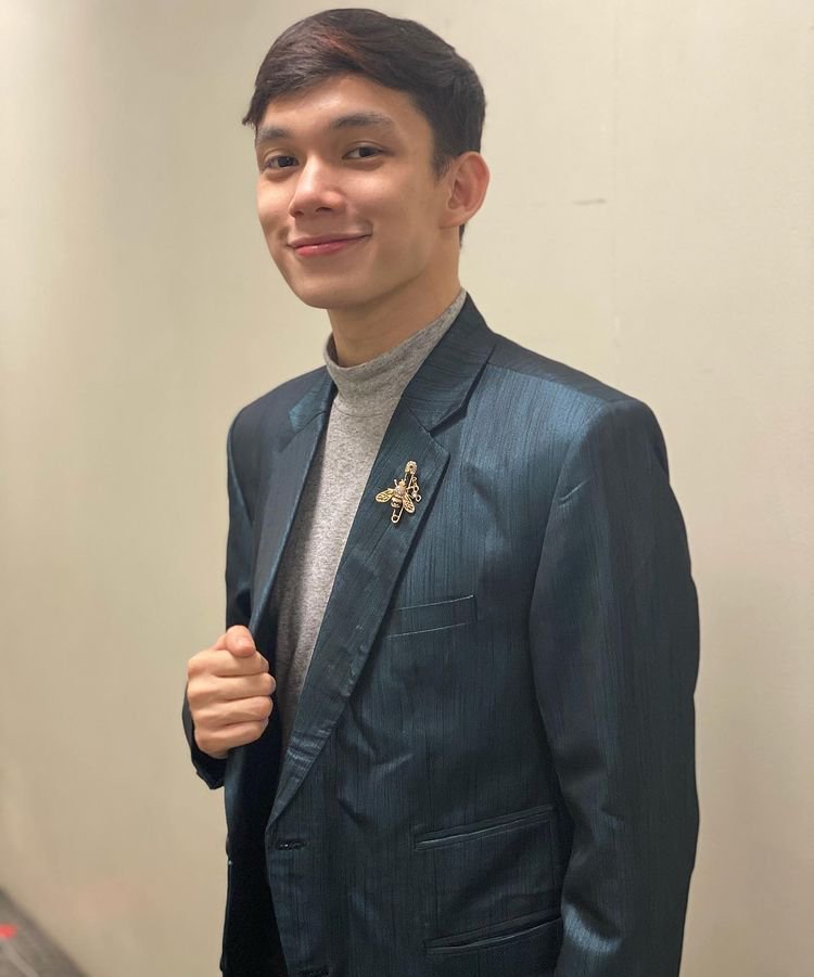 Enzo Almario photo