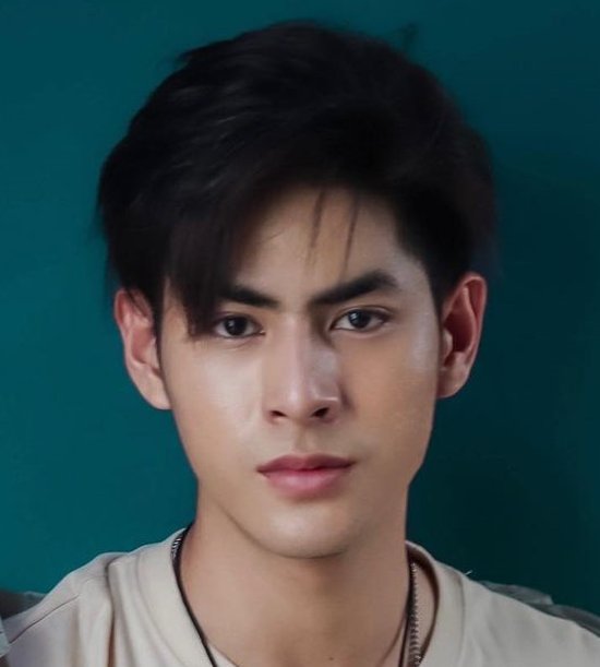 Earth Chitsanupong Soeksiri photo
