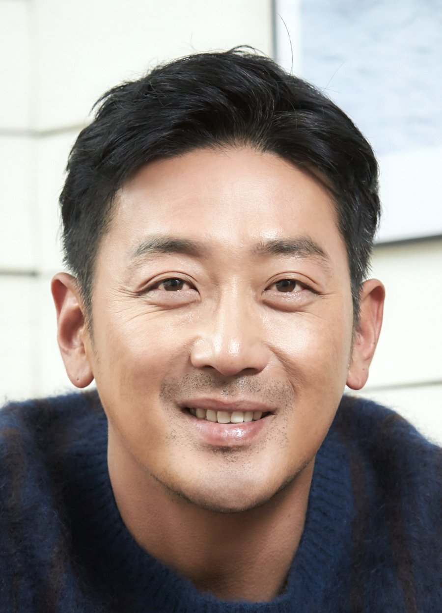 Ha Jung Woo photo