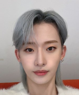 Yoo Jung photo