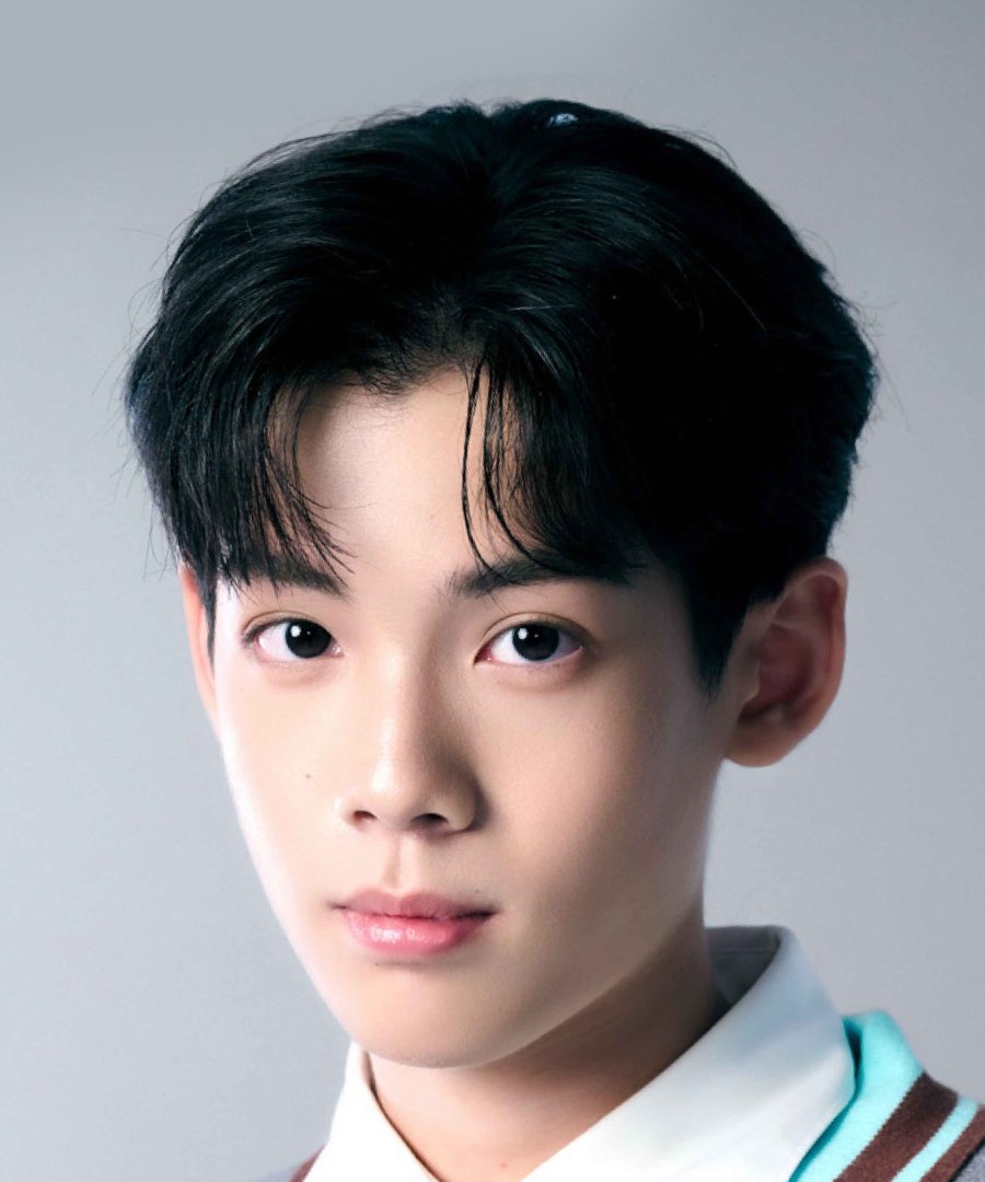 Yugene Yannawat Intarapaen photo