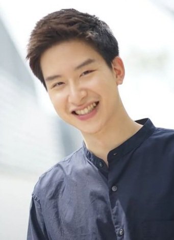 Max Sarit Phermsuwan photo