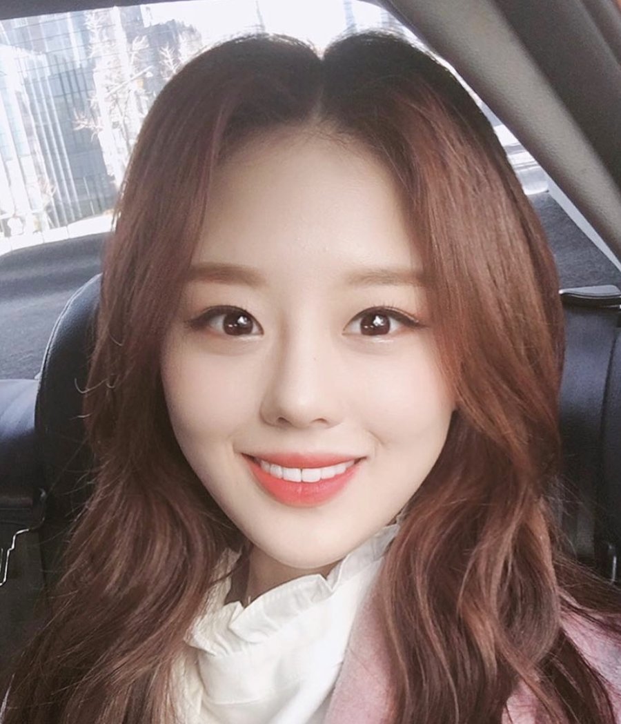 Lee Yoo Jin photo