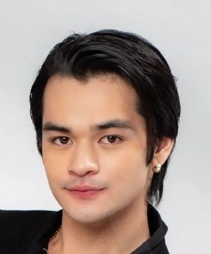 Enzo Santiago photo