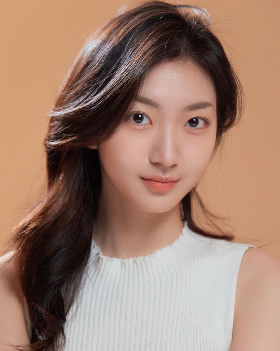 Yoon Da In photo