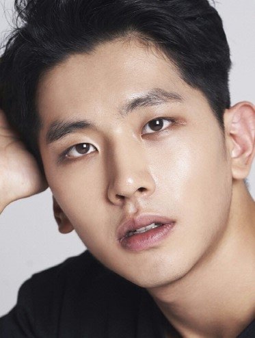Ji Yoon Ho photo