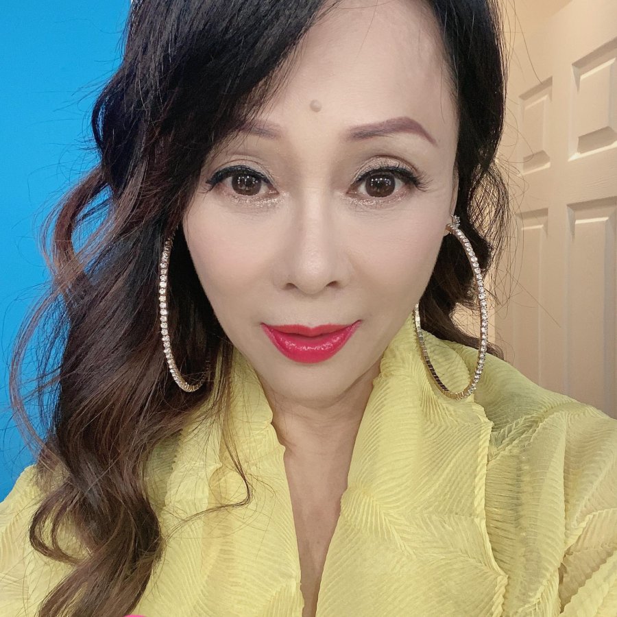 He Ai Yun photo