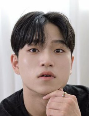Kim Yi Geon photo