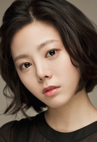 Yoon Ji Won photo