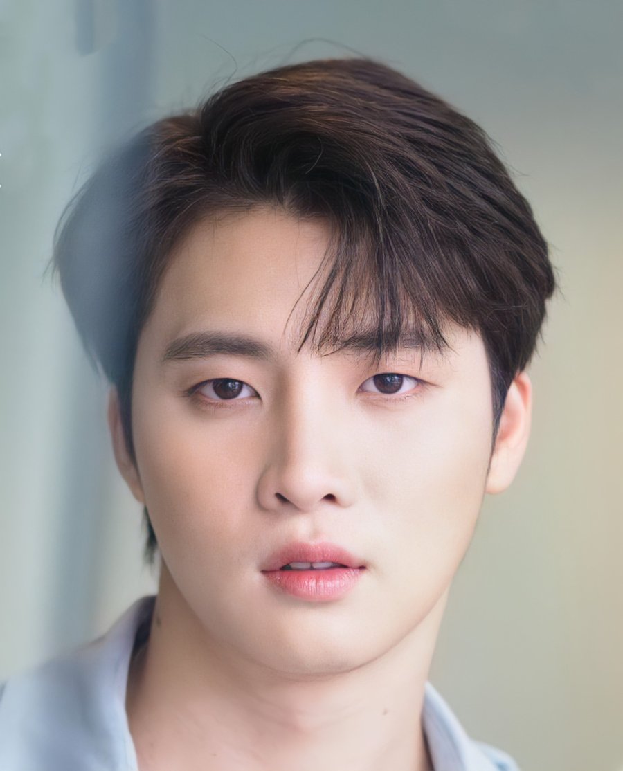 Mean Phiravich Attachitsataporn photo