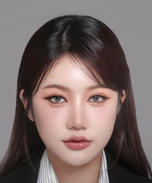 Benz Khaokhwan Krisanasopha photo