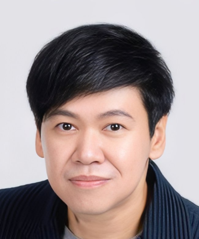 X Nuttapong Mongkolsawas photo