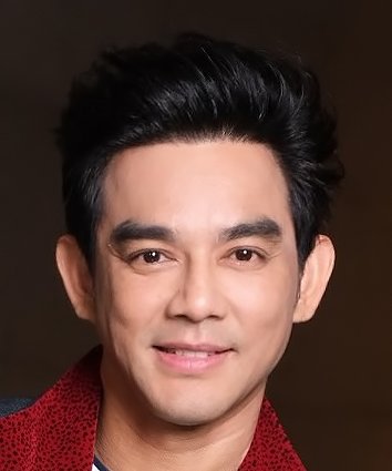 Mos Patiparn Pataweekarn photo