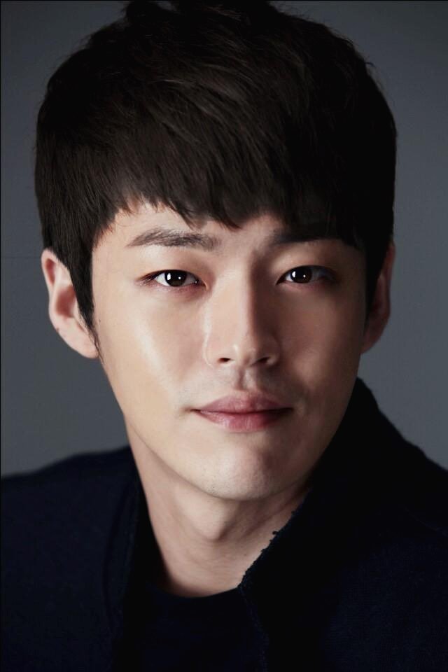 Choi Ji Woong photo