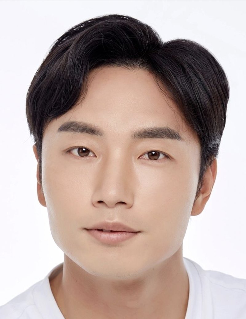 Sung Yeon Ho photo