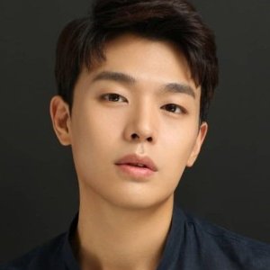 Jung Jun Hwan photo