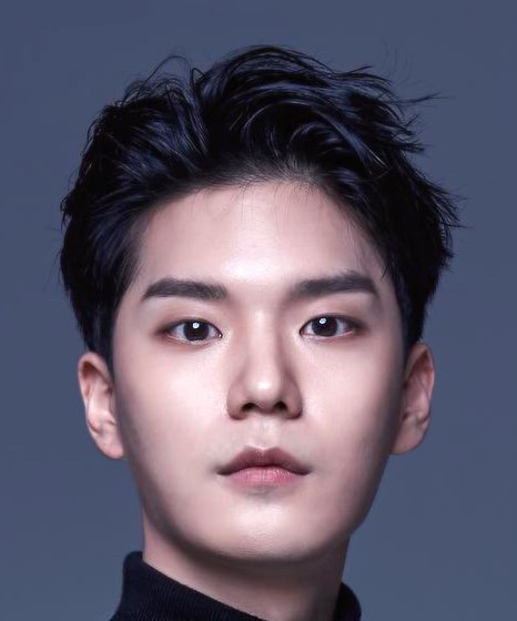 Cho Si Hyeon photo