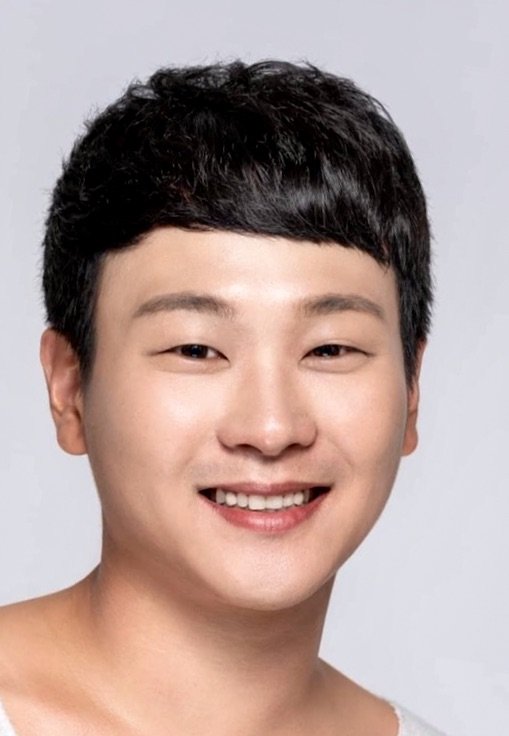 Ji Woong Bae photo